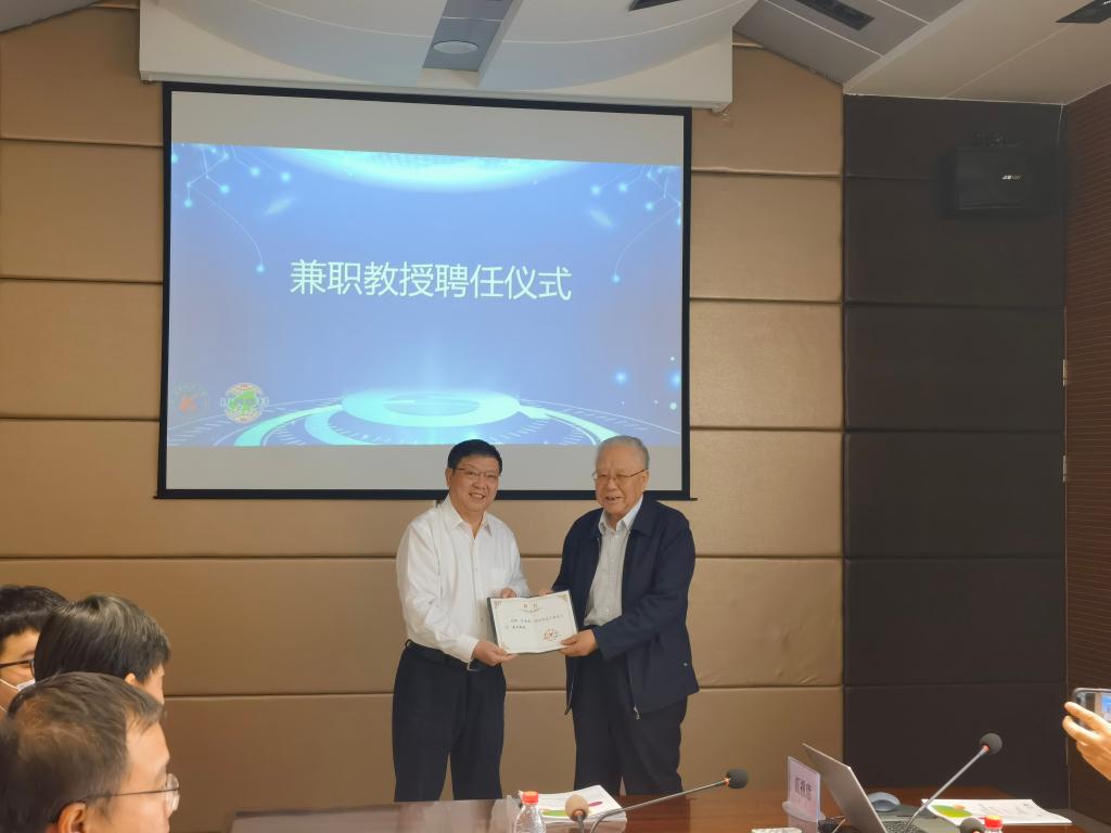乐动在线下载（中国）邀请汪旭光院士来校参加研讨会
